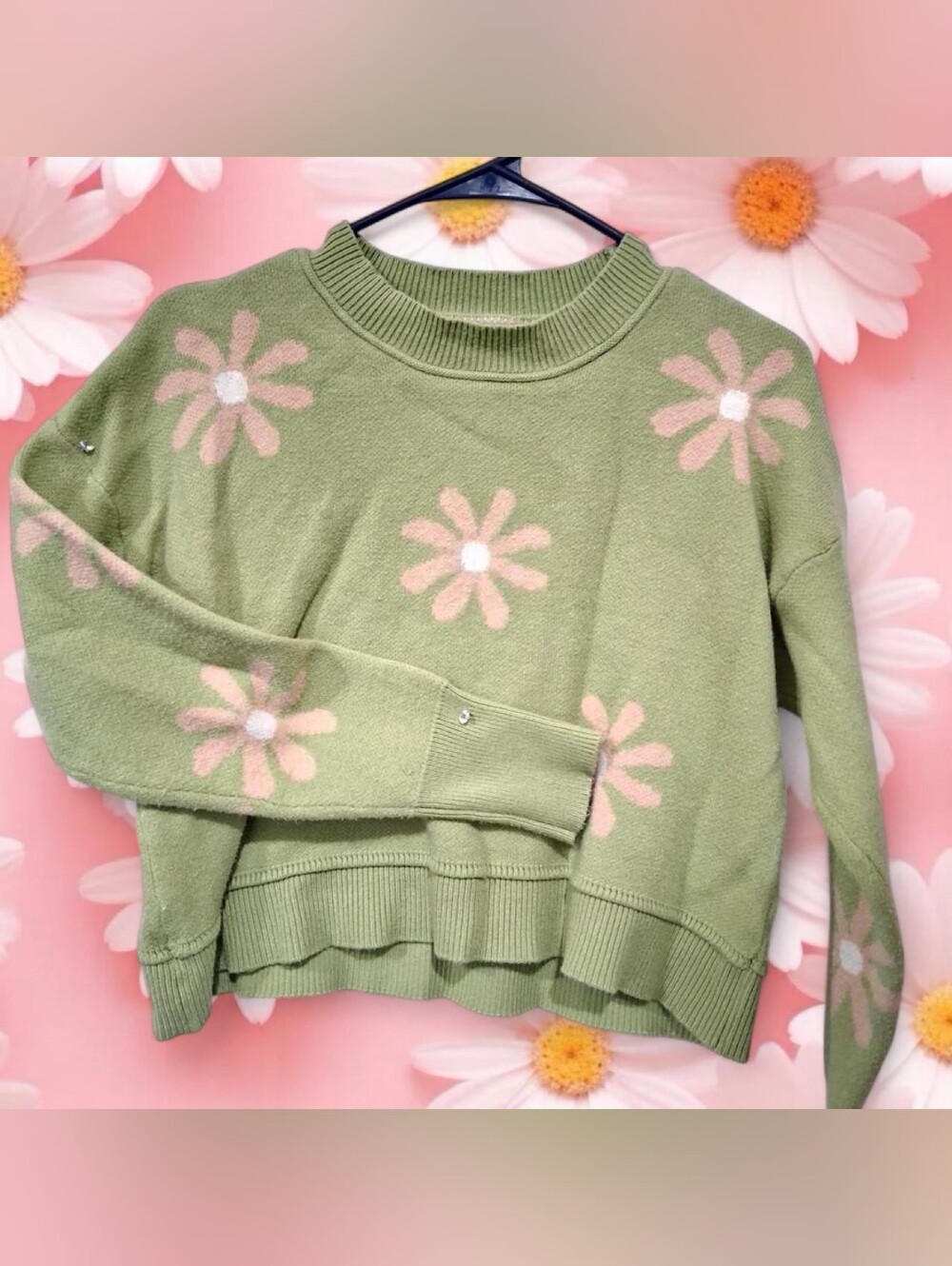 zeagoo Light Green Crewneck Sweater with Pink Daisy Motifs